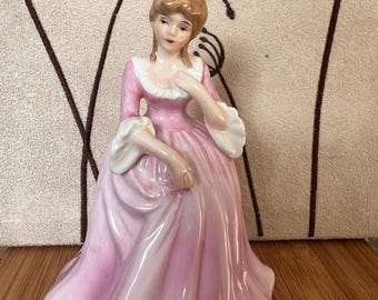 Vintage damfigur i fint benporslin: Rosa viktoriansk klänning, Taiwan-dekor