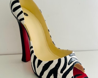 Zebra Print High Heel Wine Bottle Holder – Peep Toe Stiletto Ceramic Resin Barware