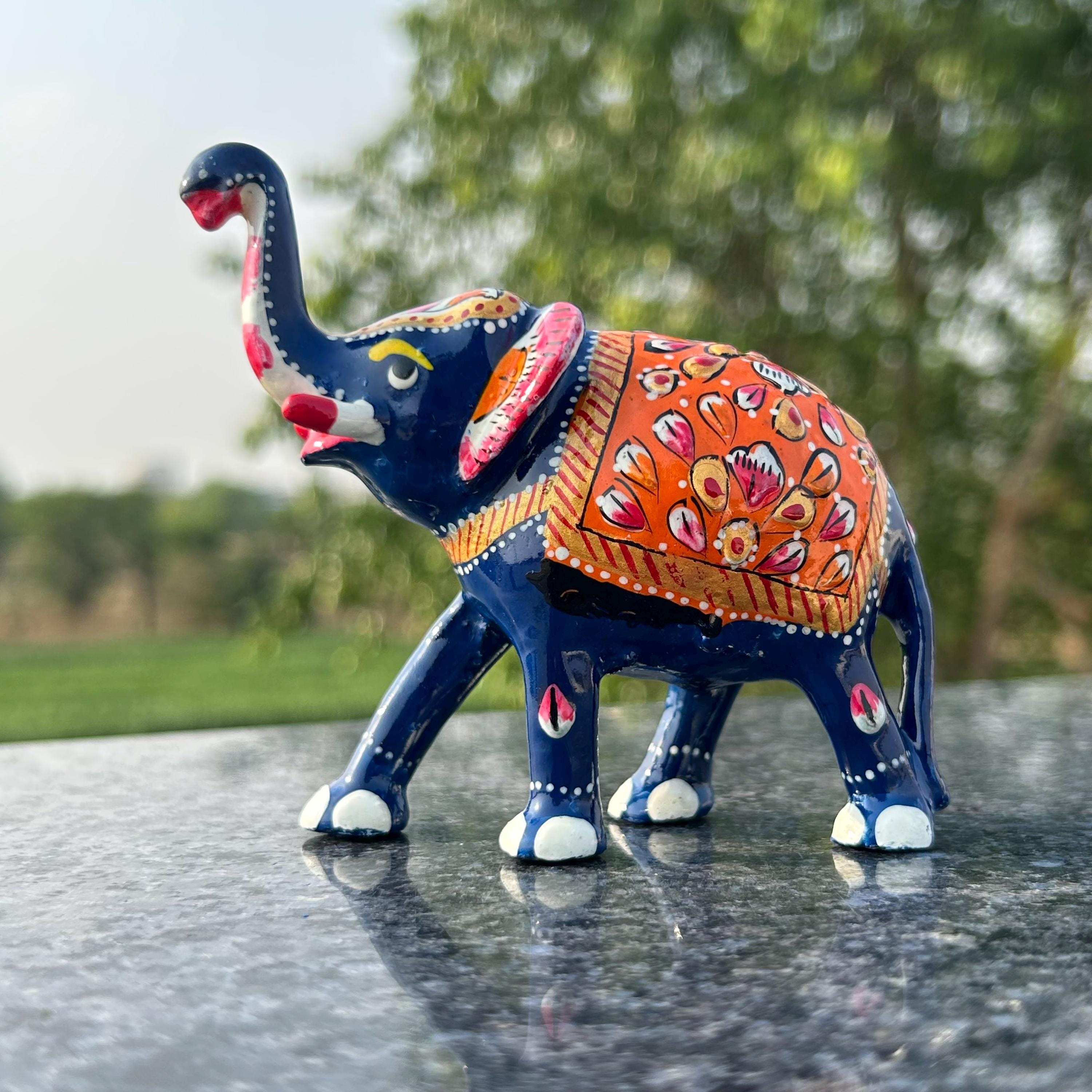 RAJA Hand CraftedSTONE 'N STRING 象置物 宝飾品 Hand-painted Elephant Figurine – Rajasthani Metal Craft