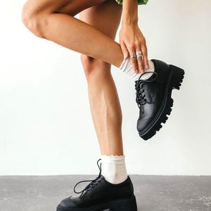 Handmade women’s platform loafers in genuine black leather with matte toe