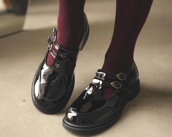 Handgefertigte Schwarze Lackleder Mary Jane Loafers: Herz-Detail Schnallenriemen