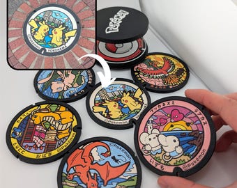 Sottobicchiere e magnete Pokémon Poké Lid – Replica di tombino giapponese, scegli tra oltre 470 design, collezione Pokémon Giappone, rilievo 3D