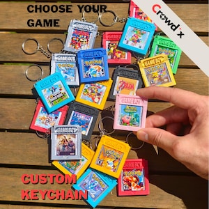 Game Boy Keychain – Custom 3D Printed Mini Cartridge with Labels & Colors – Retro Gamer Accessory – Personalized Geek Gift