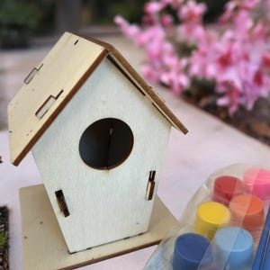 Hölzernes Handgefertigtes Outdoor Vogelhaus & Nest mit Vogelfutter Perfekt für Garde / Geschenkbox Beinhaltet 12 Lackfarben / Erstellen Sie Ihr eigenes Design