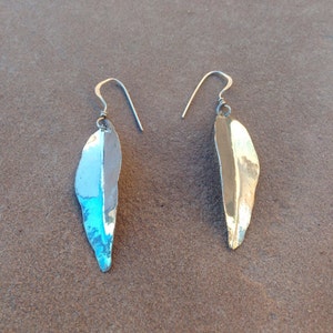 Silver hammered feathers dangle earrings image 1