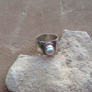 Wide silver hammered band with white pearl image 4