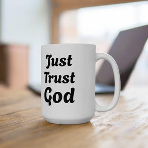 Christliche Kaffee-Liebhaber-Tasse, Christliche Tassen-Geschenk, Vertraue Gott Christliche Kaffeetasse, Bibelstudien-Kaffee-Geschenk, 11 Unze und 15 Unze Größen verfügbar