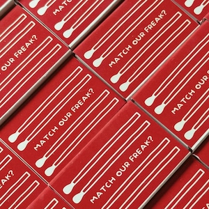 Aangepaste bruiloft luciferdoosjes, gepersonaliseerd huwelijkscadeau, luciferdoosjes bruidsmeisjes met aangepast ontwerp, gratis expresverzending, bulk luciferdoosjes