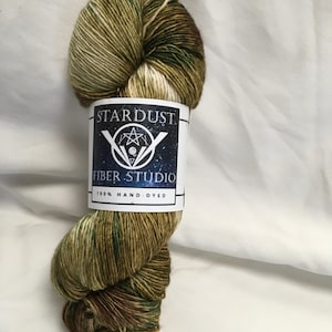 Stardust Fiber Studio, Fingering 100% superwash merino wool: pan’s melody