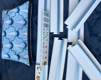 Bastidores de viaje para Mahjong: diseño liviano y desmontable, se adapta a fichas estándar. 20 pulgadas de largo cuando está ensamblado.