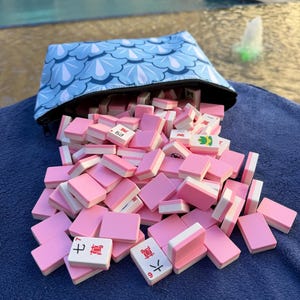 Floating Travel Mahjong Set – Compass Theme | Full-Size Tiles, Travel Weight, Multiple Bundle Options