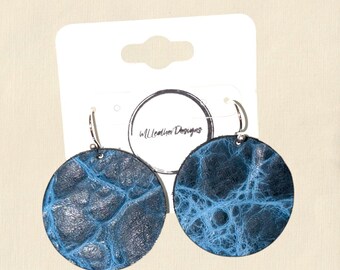 Laser engraved leather earrings: Marble Longhorn blue