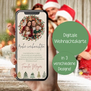 Könnte beinhalten: Ein Smartphone zeigt eine digitale Weihnachtskarte mit einem Familienfoto in einem Kranz. Die Karte lautet "Frohe Weihnachten" und "Familie Meyer". Ein grüner Kreis zeigt "Digitale Weihnachtskarte" und "in 3 verschiedene Designs!"