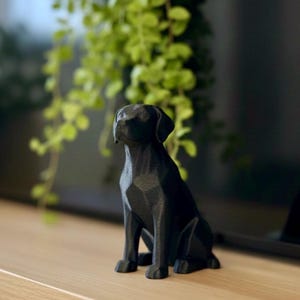 Geometrische Labrador Figur – Moderne Hunde Skulptur als Deko | Personalisiertes Hundegeschenk & Pet Memorial Statue | Low Poly Design