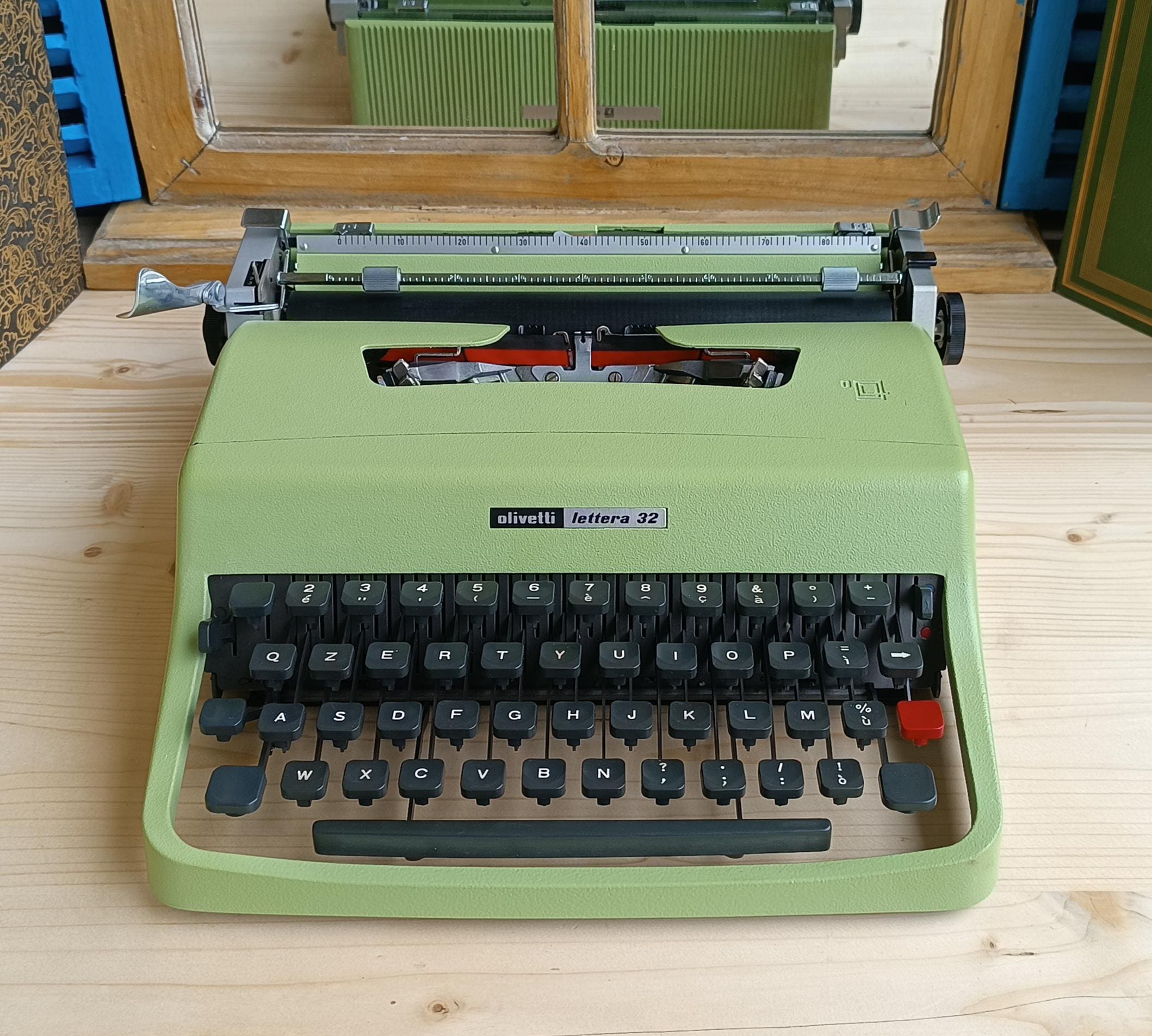 Olivetti typewriter - Etsy 日本
