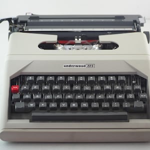 Typemachine Underwood 223 typemachine – Werkend – Verzamelaarsobject + koffer + koffer