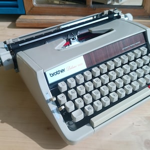 Brother Deluxe Typewriter carriage for A3 paper, fully functional