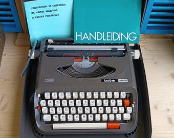 Máquina de escribir Brother 440TR, fabricada en Japón, con estuche y manual. Totalmente revisada. Como nueva, con tabulación automática.