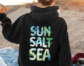 Puede incluir: Sudadera con capucha negra con el texto "Sun Salt Sea" en una fuente colorida de estilo acuarela.