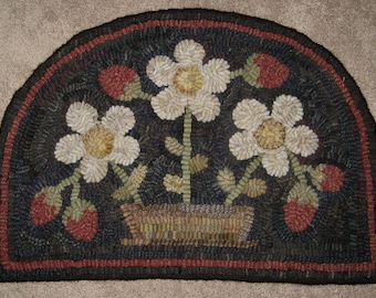 Primitive Rug Hooking Pattern-Potted Strawberries