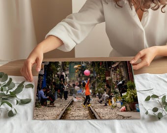Hanoi, pociąg, ulica, wydruk fotograficzny, życie miejskie, sztuka podróżnicza w Azji Południowo-Wschodniej
