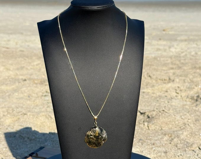 18" 14K Gold over brass box chain with Black & Gold Shell