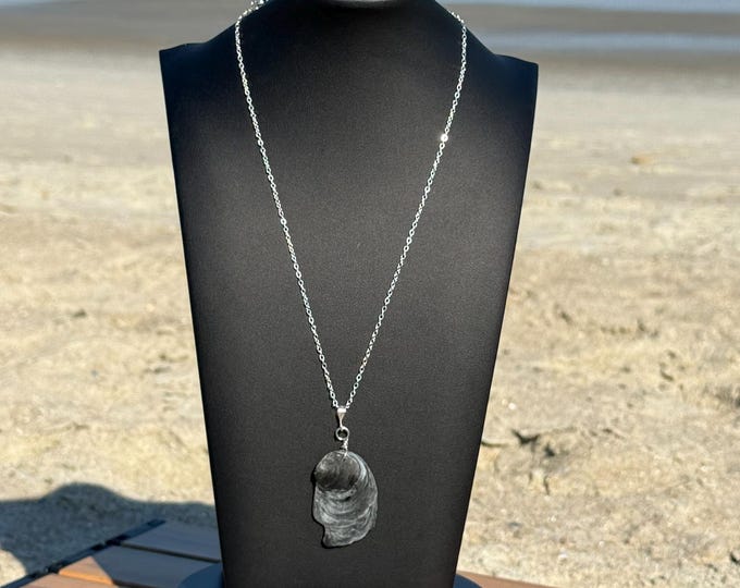 18" Sterling Silver Flat Oval Necklace with Dark Grey Shell