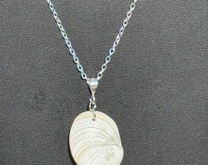 18" Sterling Silver flat oval necklace with white shell