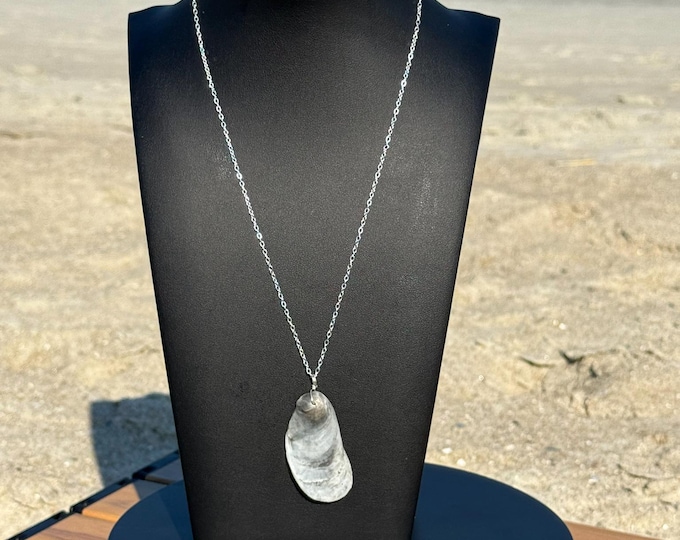 18" Sterling Silver Flat Oval Necklace with Light Grey Shell