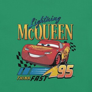 Camiseta unisex Lightning McQueen frente & hombro, Cars Radiator Springs Tee, Rusteze Disney vacaciones familia Kelly