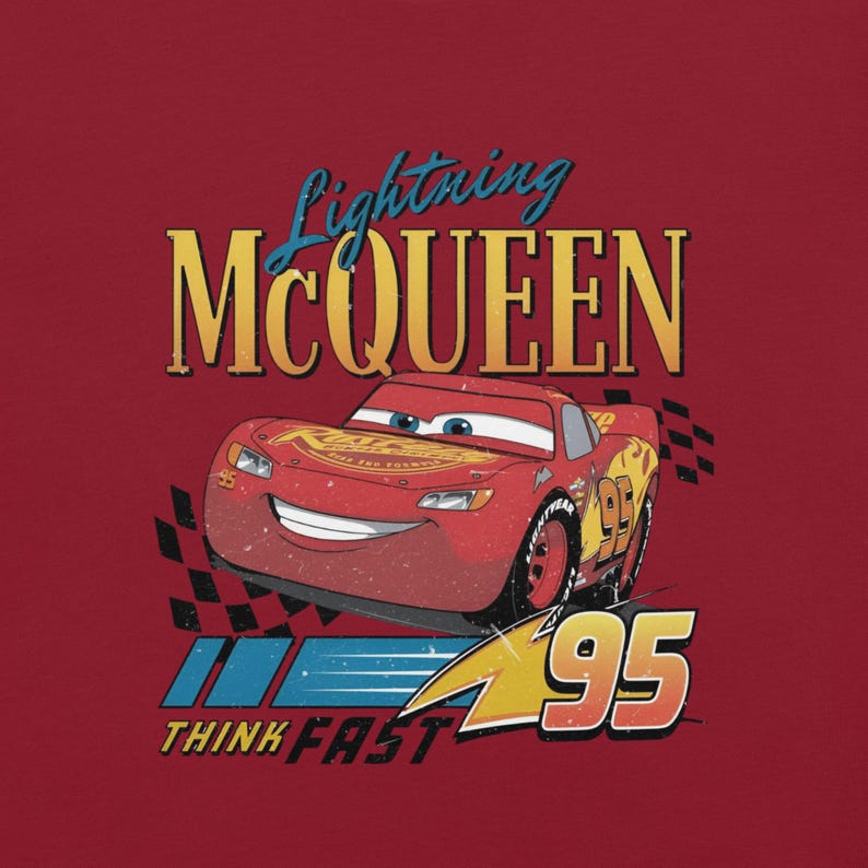 Camiseta unisex Lightning McQueen frente & hombro, Cars Radiator Springs Tee, Rusteze Disney vacaciones familia Cardinal