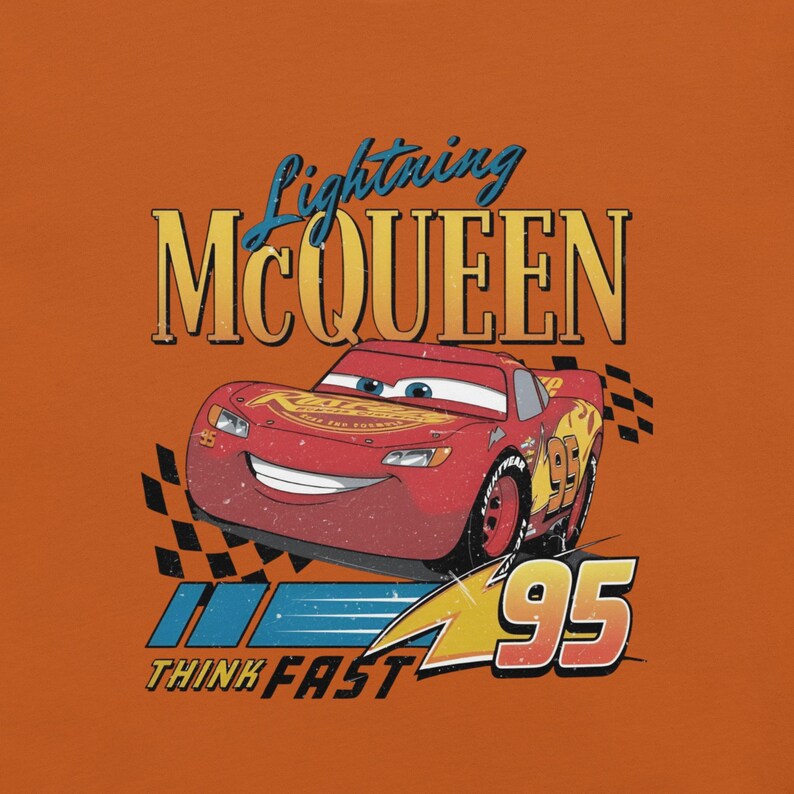 Camiseta unisex Lightning McQueen frente & hombro, Cars Radiator Springs Tee, Rusteze Disney vacaciones familia Autumn