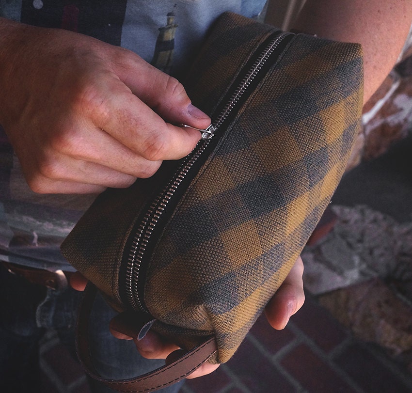 Barbour mens best sale toiletry bag
