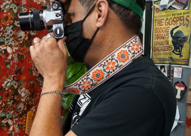 Cork And Orange Flowers Camera Strap, Made of Vintage 70s Fabric, Recycled Seatbelt and Vegan Cork Leather image 7