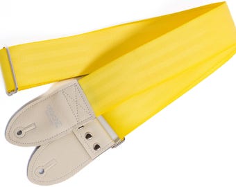 Sangle de ceinture de sécurité recyclée jaune avec extrémités blanc crème, cuir végétalien, accastillage en acier personnalisé