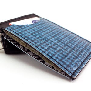 Cartera delgada para hombre GTO Blue Houndstooth: hecha de vinilo de automóvil americano a cuadros de los años 60. Cartera minimalista