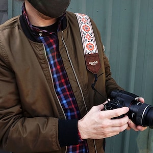 Cork And Orange Flowers Camera Strap, Made of Vintage 70s Fabric, Recycled Seatbelt and Vegan Cork Leather image 2