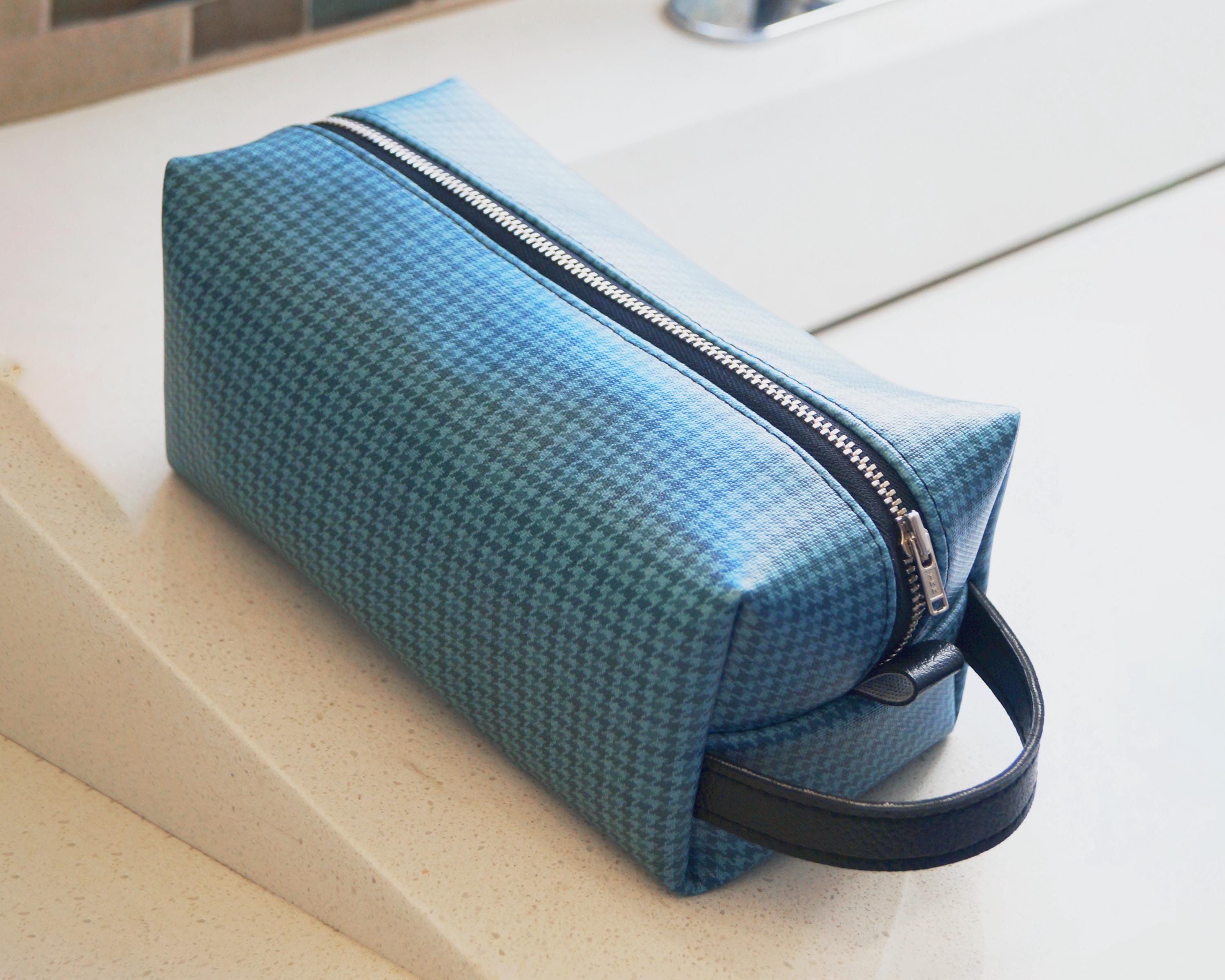 バッグ VINTAGE 1970s HAWAIIAN DOPP KIT Vintage Hawaiian Dopp Kit in 1960's by Hawaiian Airlines