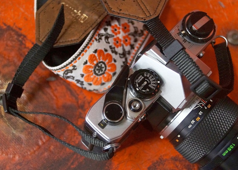 Cork And Orange Flowers Camera Strap, Made of Vintage 70s Fabric, Recycled Seatbelt and Vegan Cork Leather image 4