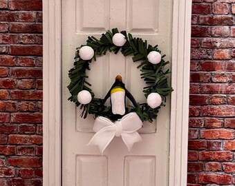 Poppenhuisminiatuur 1:12 kerstpinguïn sneeuwbalkrans