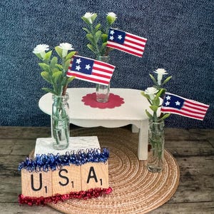 Dollhouses Miniatures Patriotic 4th Fourth of July Independence Day Vase of Flowers with Flag 1:12 Scale Country Dollhouse Decor