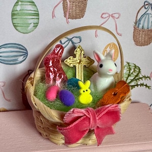 Dollhouse Miniatures Easter Bunny Basket 1:12 Scale