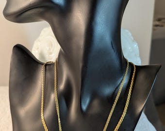 Lote de 3 collares Sarah Coventry tono dorado, nuevos, sin usar, en blíster.