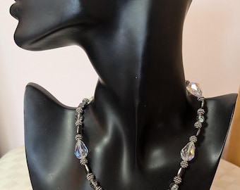 Collar antiguo con moneda persa, cristales Swarovski, perlas y plata de ley balinesa.
