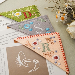 A to Z letters Personalized Bookmark,Handmade Embroidered Corner Bookmark,Felt Triangle Page Stitched Corner Handmade Bookmark,gift for mom.