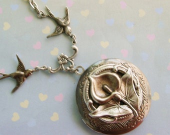 Silver Calla Lily Locket Necklace, Flower Locket,Silver Locket, Photo Locket,Locket Necklace, lily locket, calla lily, locket