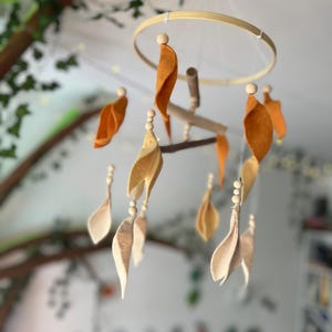 Baby leaf crib mobile, Orange floral nursery mobile, Neutral mobile, Hanging mobile, Green mobile, Wood mobile, nature, Baby shower gift