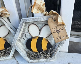 Rustic Honeycomb Bee sitter/hanger