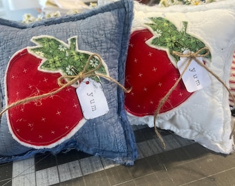 Cojín acolchado estilo granja con diseño de fresas