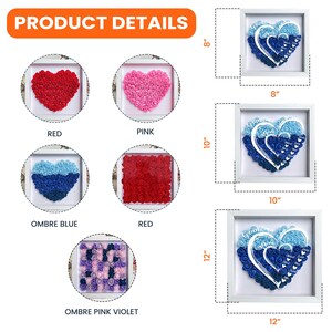 Pu&ograve; includere: Arte da parete incorniciata con disegni a forma di cuore realizzati con piccoli fiori colorati. Disponibile in rosso, rosa e blu sfumato. Le cornici misurano 20, 25 e 30 cm. Il testo "PRODUCT DETAILS" &egrave; visibile.